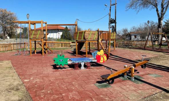 Παραδόθηκε στους Δημότες η νέα παιδική χαρά στην πλατεία Παπαντωνίου