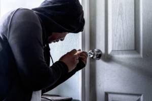 &Epsilon;&xi;&iota;&chi;&nu;&iota;ά&sigma;&tau;&eta;&kappa;&alpha;&nu; &kappa;&lambda;&omicron;&pi;έ&sigmaf; &sigma;&epsilon; 2 &omicron;&iota;&kappa;ί&epsilon;&sigmaf; &alpha;&pi;ό &alpha;&sigma;&tau;&upsilon;&nu;&omicron;&mu;&iota;&kappa;&omicron;ύ&sigmaf; &tau;&eta;&sigmaf; &Alpha;&lambda;&epsilon;&xi;ά&nu;&delta;&rho;&epsilon;&iota;&alpha;&sigmaf;