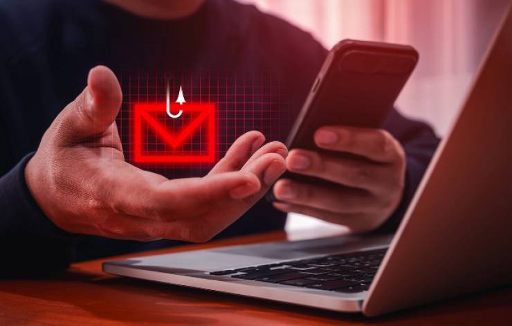 Η ΑΑΔΕ προειδοποιεί για απάτη: Προσοχή σε SMS για δήθεν επιστροφή φόρου