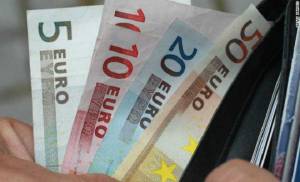 Αυξάνονται 300 ευρώ το χρόνο οι εισφορές για ελ. επαγγελματίες και αγρότες