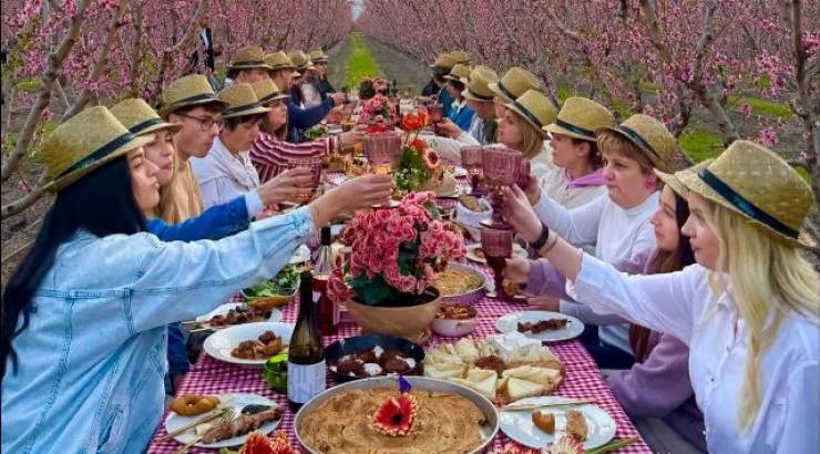 &Delta;&rho;ά&sigma;&eta; &pi;&rho;&omicron;&beta;&omicron;&lambda;ή&sigmaf; &tau;&eta;&sigmaf; &Eta;&mu;&alpha;&theta;ί&alpha;&sigmaf; &mu;&epsilon; &phi;ό&nu;&tau;&omicron; &tau;&iota;&sigmaf; &alpha;&nu;&theta;&iota;&sigma;&mu;έ&nu;&epsilon;&sigmaf; &rho;&omicron;&delta;&alpha;&kappa;&iota;&nu;&iota;έ&sigmaf; &kappa;&alpha;&iota; &tau;&iota;&sigmaf; &tau;&omicron;&pi;&iota;&kappa;έ&sigmaf; &gamma;&epsilon;ύ&sigma;&epsilon;&iota;&sigmaf; &mu;&epsilon; &sigma;&upsilon;&mu;&mu;&epsilon;&tau;&omicron;&chi;ή &tau;&omicron;&upsilon; &Delta;ή&mu;&omicron;&upsilon; &Nu;ά&omicron;&upsilon;&sigma;&alpha;&sigmaf;