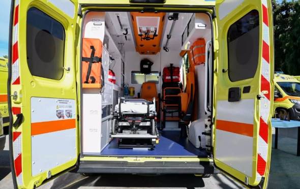 &Tau;&rho;&alpha;&gamma;&omega;&delta;ί&alpha; &sigma;&tau;&eta;&nu; &Kappa;&alpha;&tau;&epsilon;&rho;ί&nu;&eta;: &Nu;&epsilon;&kappa;&rho;ό&sigmaf; 20&chi;&rho;&omicron;&nu;&omicron;&sigmaf; &sigma;&epsilon; &tau;&rho;&omicron;&chi;&alpha;ί&omicron; &sigma;&tau;&eta;&nu; &Alpha;&theta;&eta;&nu;ώ&nu; &ndash; &Theta;&epsilon;&sigma;&sigma;&alpha;&lambda;&omicron;&nu;ί&kappa;&eta;&sigmaf;