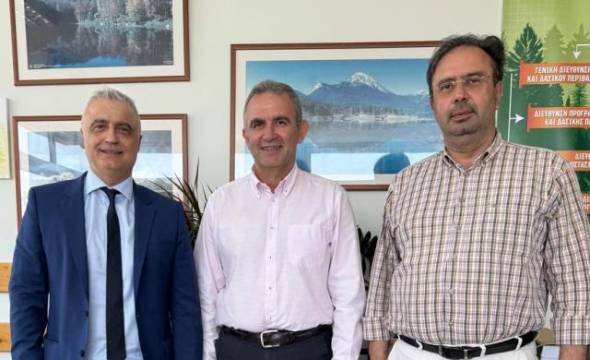 Επίσκεψη του Υφυπουργού Ανάπτυξης στον Γενικό Διευθυντή Δασών και Δασικού Περιβάλλοντος για την κατασκευή υπόγειου πάρκινγκ στην περιοχή Αγίων Αναργύρων στη Βέροια