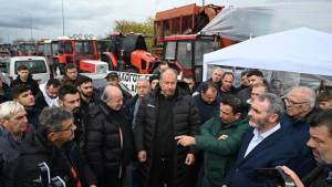 Τα αγροτικά μπλόκα της Κεντρικής Μακεδονίας επισκέφθηκε κλιμάκιο του ΠΑΣΟΚ