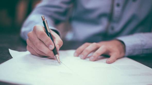 &Omicron;&delta;&eta;&gamma;ί&alpha; &tau;&eta;&sigmaf; &Epsilon;&Epsilon; &gamma;&iota;&alpha; &tau;&omicron;&nu; &Phi;&Pi;&Alpha; &epsilon;&pi;&iota;&chi;&epsilon;&iota;&rho;ή&sigma;&epsilon;&omega;&nu;&ndash; &Tau;&iota; &alpha;&nu;&alpha;&phi;έ&rho;&epsilon;&iota; &kappa;&alpha;&iota; &tau;&iota; &alpha;&lambda;&lambda;ά&zeta;&epsilon;&iota; &alpha;&pi;ό &tau;&eta;&nu; 1&eta; &Iota;&alpha;&nu;&omicron;&upsilon;&alpha;&rho;ί&omicron;&upsilon; 2025