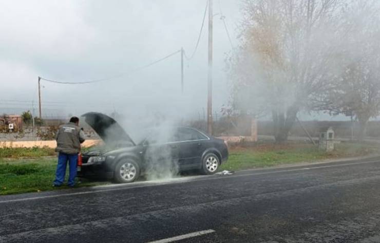 Φωτιά σε εν κινήσει όχημα στην ΠΕΟ Αλεξάνδρειας - Βέροιας στο ύψος του Καλοχωρίου