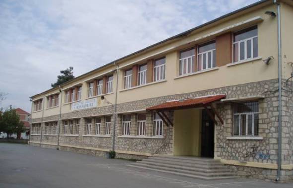 &Pi;ό&tau;&epsilon; &kappa;&lambda;&epsilon;ί&nu;&omicron;&upsilon;&nu; &tau;&alpha; &sigma;&chi;&omicron;&lambda;&epsilon;ί&alpha; &gamma;&iota;&alpha; &tau;&iota;&sigmaf; &gamma;&iota;&omicron;&rho;&tau;έ&sigmaf; &tau;&omega;&nu; &Chi;&rho;&iota;&sigma;&tau;&omicron;&upsilon;&gamma;έ&nu;&nu;&omega;&nu;