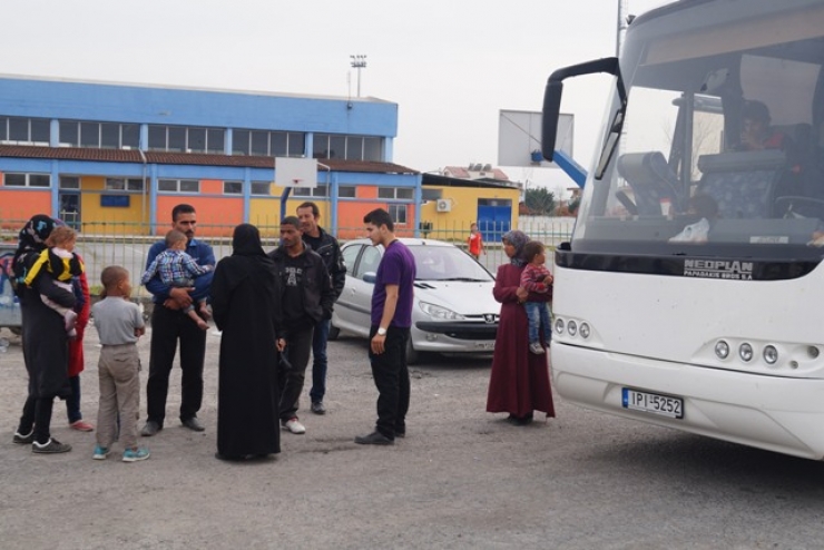 Τρια λεωφορεία με πρόσφυγες στην Αλεξάνδρεια -70 άτομα αρνούνται να κατέβουν-  2 λεωφορεία αναμένονται αργά το βράδυ