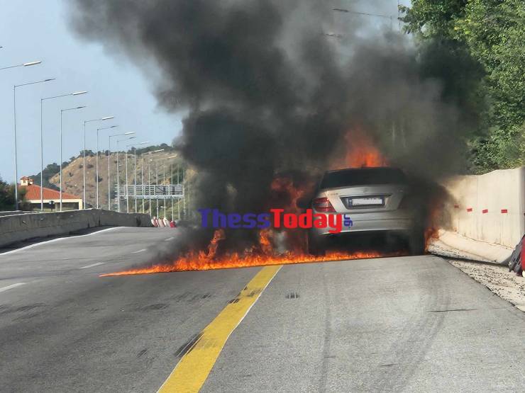 Τυλίχθηκε στις φλόγες ΙΧ στην ΕΟ Βέροιας – Κοζάνης