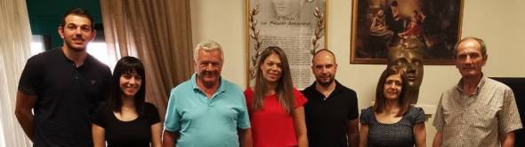 &Epsilon;&upsilon;&chi;&alpha;&rho;&iota;&sigma;&tau;ή&rho;&iota;&omicron; &tau;&omicron;&upsilon; &Delta;&eta;&mu;ά&rho;&chi;&omicron;&upsilon; &Pi;&alpha;&nu;&alpha;&gamma;&iota;ώ&tau;&eta; &Gamma;&kappa;&upsilon;&rho;ί&nu;&eta; &pi;&rho;&omicron;&sigmaf; &tau;&omicron;&upsilon;&sigmaf; &Epsilon;&theta;&epsilon;&lambda;&omicron;&nu;&tau;έ&sigmaf; &Kappa;&alpha;&theta;&eta;&gamma;&eta;&tau;έ&sigmaf; &tau;&omicron;&upsilon; &Kappa;&omicron;&iota;&nu;&omega;&nu;&iota;&kappa;&omicron;ύ &Phi;&rho;&omicron;&nu;&tau;&iota;&sigma;&tau;&eta;&rho;ί&omicron;&upsilon;