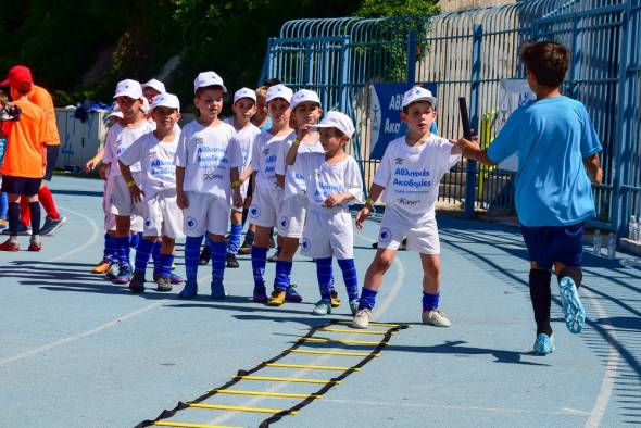 &Phi;&epsilon;&sigma;&tau;&iota;&beta;ά&lambda; &Alpha;&theta;&lambda;&eta;&tau;&iota;&kappa;ώ&nu; &Alpha;&kappa;&alpha;&delta;&eta;&mu;&iota;ώ&nu; &Omicron;&Pi;&Alpha;&Pi;: &Mu;&epsilon;&gamma;ά&lambda;&eta; &gamma;&iota;&omicron;&rho;&tau;ή &tau;&omicron;&upsilon; &alpha;&theta;&lambda;&eta;&tau;&iota;&sigma;&mu;&omicron;ύ &sigma;&tau;&eta;&nu; &Kappa;&alpha;&lambda;&lambda;&iota;&theta;έ&alpha; &mu;&epsilon; &sigma;&upsilon;&mu;&mu;&epsilon;&tau;&omicron;&chi;ή 2.450 &pi;&alpha;&iota;&delta;&iota;ώ&nu; &kappa;&alpha;&iota; &gamma;&omicron;&nu;έ&omega;&nu;/&kappa;&eta;&delta;&epsilon;&mu;ό&nu;&omega;&nu;