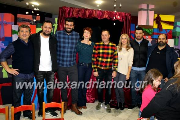 &Mu;&epsilon; &pi;&alpha;&iota;&delta;&iota;&kappa;ά &gamma;έ&lambda;&iota;&alpha; &gamma;έ&mu;&iota;&sigma;&epsilon; &tau;&omicron; &phi;&omicron;&upsilon;&alpha;&gamma;&iota;έ &tau;&omicron;&upsilon; &Pi;&nu;&epsilon;&upsilon;&mu;&alpha;&tau;&iota;&kappa;&omicron;ύ &Kappa;έ&nu;&tau;&rho;&omicron;&upsilon; &Alpha;&lambda;&epsilon;&xi;ά&nu;&delta;&rho;&epsilon;&iota;&alpha;&sigmaf; &sigma;&tau;&eta; &gamma;&iota;&omicron;&rho;&tau;ή &tau;&omicron;&upsilon; &Epsilon;&mu;&pi;&omicron;&rho;&iota;&kappa;&omicron;ύ &Sigma;&upsilon;&lambda;&lambda;ό&gamma;&omicron;&upsilon; (&phi;ώ&tau;&omicron;-&beta;ί&nu;&tau;&epsilon;&omicron;)