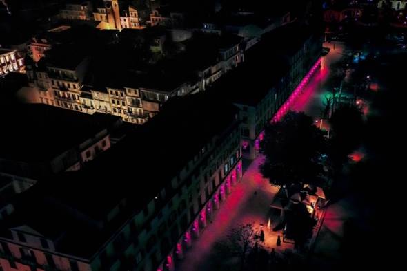 &Pi;ά&sigma;&chi;&alpha; &sigma;&tau;&eta;&nu; &Kappa;έ&rho;&kappa;&upsilon;&rho;&alpha; &mu;έ&sigma;&alpha; &alpha;&pi;ό &tau;&omicron; &phi;&alpha;&kappa;ό &tau;&omicron;&upsilon; drone &tau;&omicron;&upsilon; &Alpha;&lambda;&epsilon;&xi;&alpha;&nu;&delta;&rho;&iota;&nu;&omicron;ύ &Pi;&alpha;&nu;&alpha;&gamma;&iota;ώ&tau;&eta; &Pi;&omicron;&upsilon;&rho;&tau;&sigma;ί&delta;&eta; &epsilon;&nu; &mu;έ&sigma;&omega; &tau;&eta;&sigmaf; &pi;&alpha;&nu;&delta;&eta;&mu;ί&alpha;&sigmaf;(&beta;ί&nu;&tau;&epsilon;&omicron;-&phi;&omega;&tau;&omicron;)