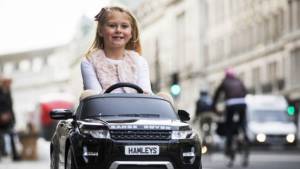 ΚΟΚ: Τι ισχύει για τη μεταφορά παιδιών με αυτοκίνητα και μηχανάκια